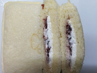 「ヤマザキ ランチパック にゃんチパック にゃあん＆ホイップ 袋2個」のクチコミ画像 by べべふぉっくさん