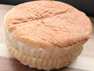 「ファミリーマート ファミマルBakery クッキー＆クリームパン」のクチコミ画像 by はるなつひさん