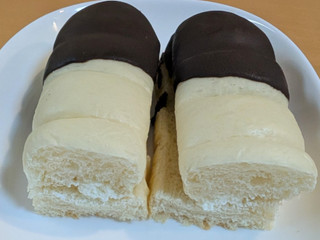 「セブン-イレブン ねこのしっぽみたいなパン ホイップクリーム」のクチコミ画像 by はるなつひさん