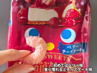 東ハト THE SWEETSキャラメルコーン ベリーチーズケーキ味