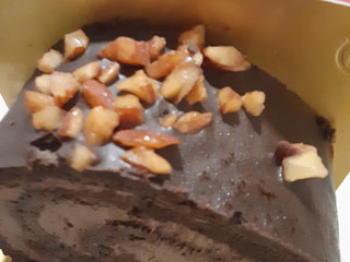 「ファミリーマート ファミマルSweets 濃厚ショコラロール」のクチコミ画像 by もこもこもっちさん