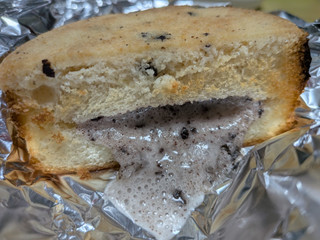 「ファミリーマート ファミマルBakery クッキー＆クリームパン」のクチコミ画像 by Bane Tteさん