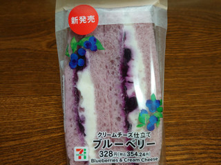 「セブン-イレブン ブルーベリーサンド」のクチコミ画像 by ペリカさん