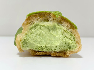 「モンテール 小さな洋菓子店 抹茶ミルクエクレア」のクチコミ画像 by もーちゃさん