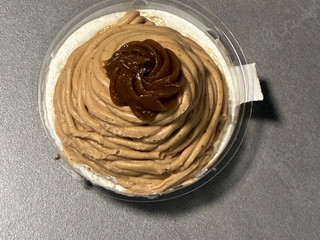 「セブン-イレブン イタリア栗のモンブラン 8層仕立て」のクチコミ画像 by chickyさん