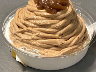 「セブン-イレブン イタリア栗のモンブラン 8層仕立て」のクチコミ画像 by chickyさん