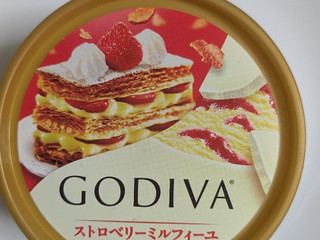 「ゴディバ ストロベリーミルフィーユ カップ90ml」のクチコミ画像 by まこぴーさん
