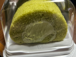 「モンテール 小さな洋菓子店 抹茶ミルクの手巻きロール 4個」のクチコミ画像 by クィールさん