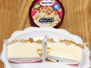 「ハーゲンダッツ ミニカップ ROCKY CRUNCHY！ ソルティハニーバター カップ87ml」のクチコミ画像 by みにぃ321321さん