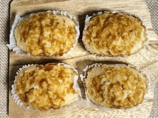 「セブン＆アイ セブンプレミアム しみしみ塩キャラメル蒸しパン 4個入」のクチコミ画像 by ゆるりむさん