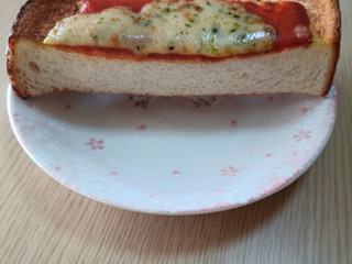 「Pasco 喫茶店風マルゲリータピザトースト 袋1個」のクチコミ画像 by にくまるさん