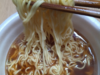 「マルちゃん ごつ盛り 新潟生姜醤油ラーメン 114g」のクチコミ画像 by にくまるさん