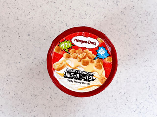 「ハーゲンダッツ ミニカップ ROCKY CRUNCHY！ ソルティハニーバター カップ87ml」のクチコミ画像 by むぎっこさん