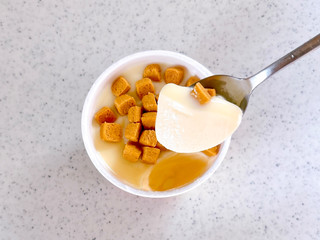 「ハーゲンダッツ ミニカップ ROCKY CRUNCHY！ ソルティハニーバター カップ87ml」のクチコミ画像 by むぎっこさん