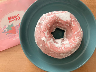 「ミスタードーナツ 桜もちっとドーナツ 春めくいちごホイップだいふく風」のクチコミ画像 by こつめかわうそさん