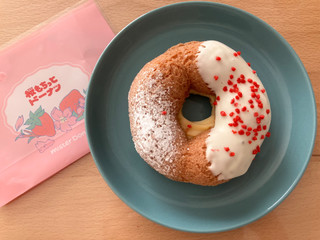 「ミスタードーナツ 桜もちっとドーナツ 花やぐいちごみるくカスタード」のクチコミ画像 by こつめかわうそさん