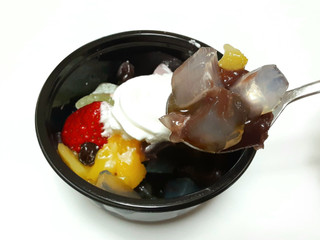 「シャトレーゼ 春の桜クリームあんみつ」のクチコミ画像 by つなさん