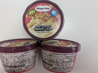 「ハーゲンダッツ ミニカップ ROCKY CRUNCHY！ ソルティハニーバター カップ87ml」のクチコミ画像 by まこぴーさん