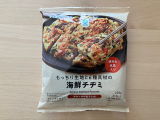 「ファミリーマート もっちり生地と6種具材の海鮮チヂミ」のクチコミ画像 by こつめかわうそさん