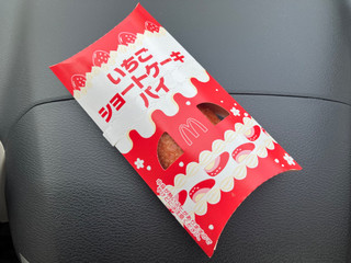 「マクドナルド いちごショートケーキパイ」のクチコミ画像 by こつめかわうそさん