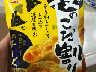 「亀田製菓 技のこだ割り 濃厚チーズ 袋80g」のクチコミ画像 by gologoloさん