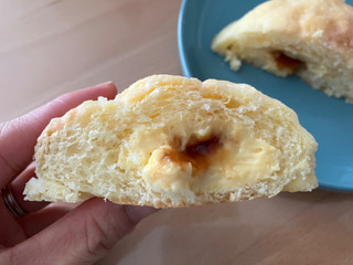 「八天堂 冷やして食べるくりーむメロンパン カスタードプリン風」のクチコミ画像 by こつめかわうそさん