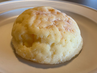 「八天堂 冷やして食べるくりーむメロンパン カスタードプリン風」のクチコミ画像 by chickyさん