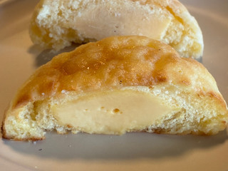 「八天堂 冷やして食べるくりーむメロンパン カスタードプリン風」のクチコミ画像 by chickyさん