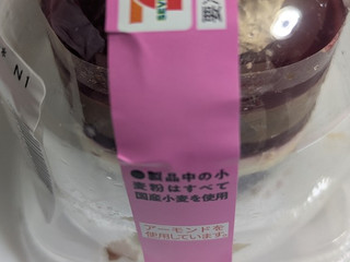 「セブン-イレブン フランボワーズショコラケーキ」のクチコミ画像 by まこぴーさん