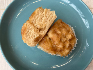 「セブン＆アイ セブンプレミアム しみしみ塩キャラメル蒸しパン 4個入」のクチコミ画像 by こつめかわうそさん