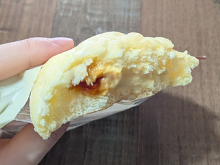 「八天堂 冷やして食べるくりーむメロンパン カスタードプリン風」のクチコミ画像 by あーる チョコミント推しさん