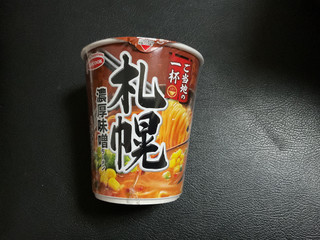 「エースコック ご当地の一杯 札幌 濃厚味噌ラーメン 64g」のクチコミ画像 by フルトさん
