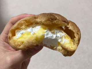 「ローソン Uchi Cafe’ 大きなツインシュー」のクチコミ画像 by 甘味かんみさん