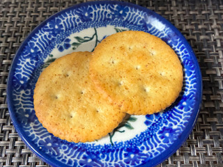 「YBC ひとくちサイズのルヴァンクラッカー 全粒粉 2袋入り」のクチコミ画像 by まいぺーすさん