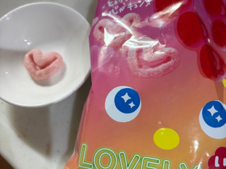 「東ハト LOVELYキャラメルコーン いちごあめ味 袋43g」のクチコミ画像 by gologoloさん
