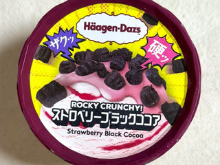 「ハーゲンダッツ ミニカップ ROCKY CRUNCHY! ストロベリーブラックココア カップ88ml」のクチコミ画像 by む チ ャさん