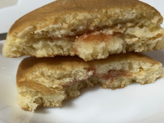ヤマザキ ふわもち食感のパンケーキ とちあいか苺のジャム＆マーガリン