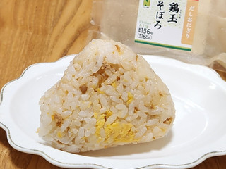 ニューデイズ ニュータス だしおにぎり 鶏玉そぼろ（ニューデイズ