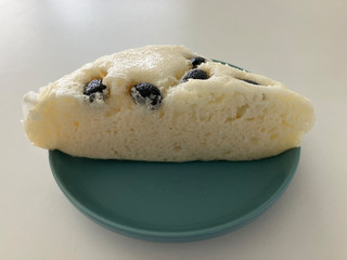ヤマザキ ずっしり黒豆蒸しぱん 北海道産黒豆使用（山崎製パン