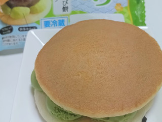 「ヤマザキ 生どら つぶあん入りわらび餅＆抹茶ホイップ 袋1個」のクチコミ画像 by とまらないさん