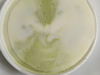 「森永 MOW 宇治抹茶 抹茶×ミルク カップ140ml」のクチコミ画像 by まこぴーさん