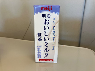 「明治 おいしいミルク紅茶 パック200ml」のクチコミ画像 by こつめかわうそさん