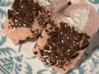 「セブン-イレブン よくばりサンド チョコチップ＆ホイップ」のクチコミ画像 by chickyさん