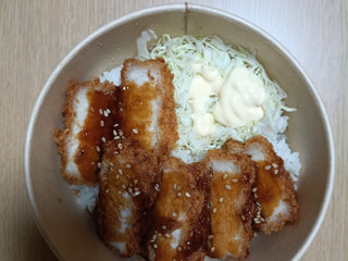 「ローソン 三元豚の厚切りロースソースカツ丼 とんかつ まい泉監修ソース使用」のクチコミ画像 by にくまるさん