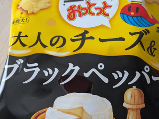 「森永製菓 堅焼きおっとっと チーズ＆ブラックペッパー味 袋45g」のクチコミ画像 by もこもこもっちさん