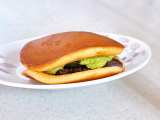 もち セブン-イレブン 静岡茶仕立てのどら焼 葛もち入り（セブン-イレブン