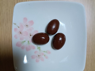 「明治 アーモンドチョコレート沖縄塩＆ミルク 箱58g」のクチコミ画像 by にくまるさん
