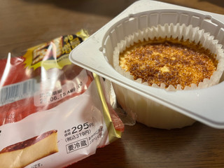 「ローソン Uchi Cafe’ 盛りすぎ！バスチー バスク風チーズケーキ」のクチコミ画像 by 甘党の桜木さん