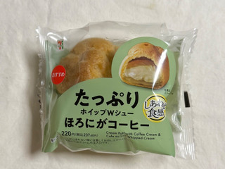 「セブン-イレブン たっぷりホイップWシューほろにがコーヒー」のクチコミ画像 by む チ ャさん