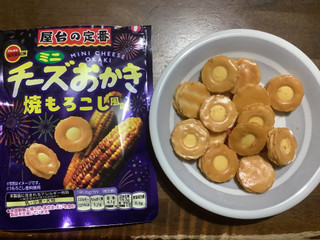 「ブルボン ミニチーズおかき 焼もろこし風味 袋26g」のクチコミ画像 by ぐっちょさん